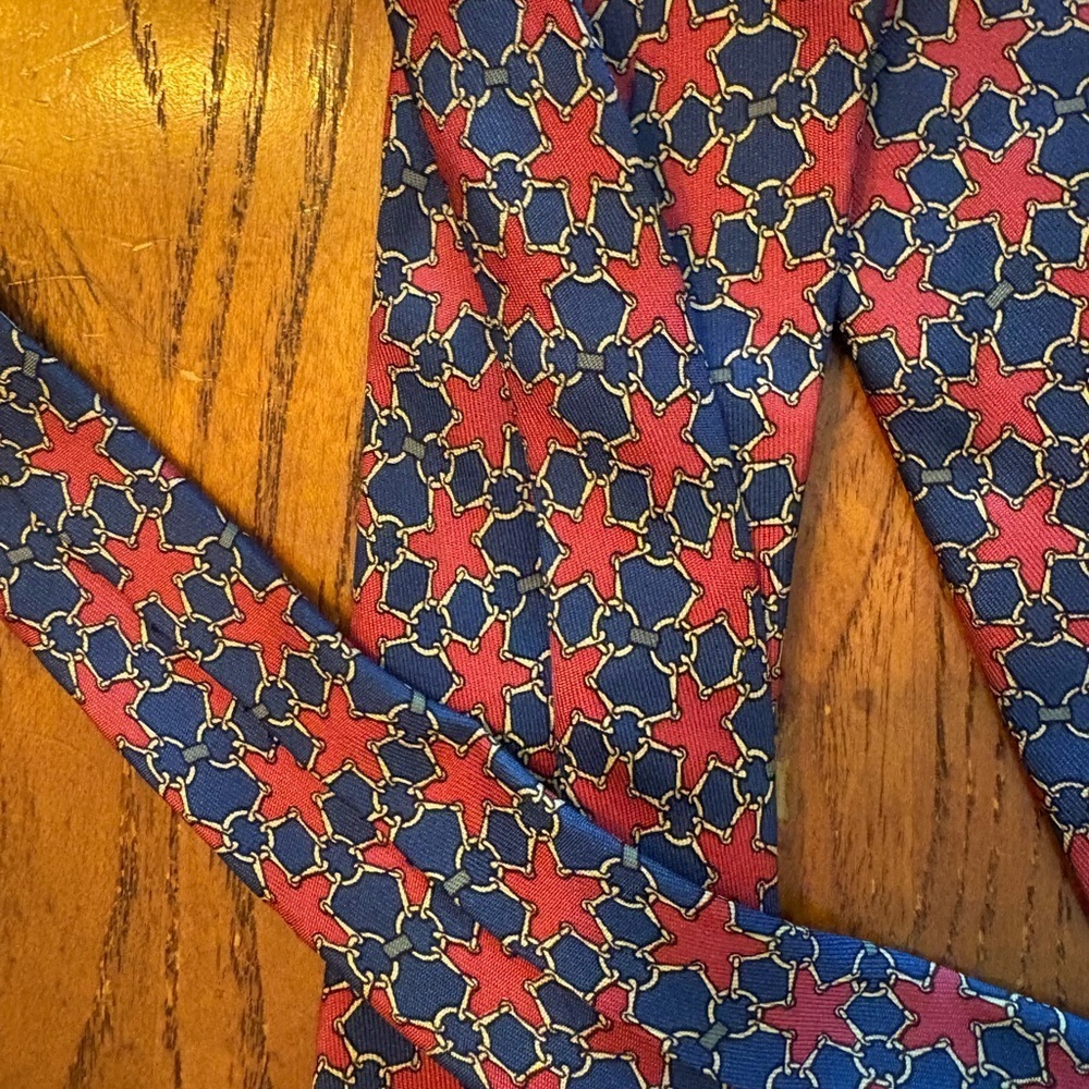 Hermés 100% Silk Stylish Blue and Red Patterned Men's Tie EUC! - Picture 8 of 8